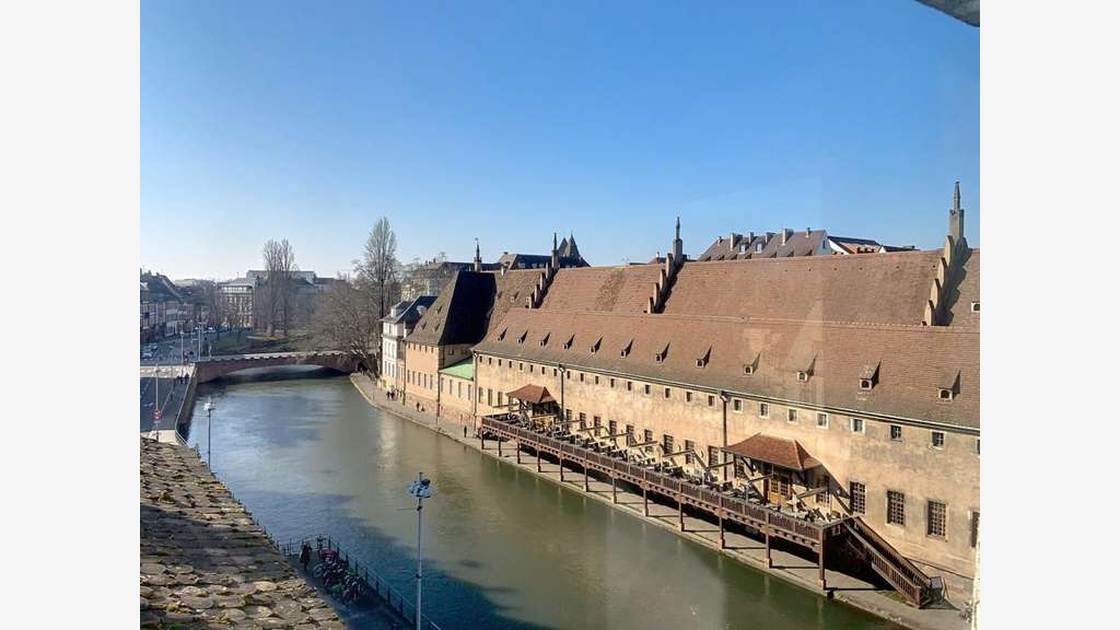 Vente locaux 348m² à Strasbourg Place du Corbeau