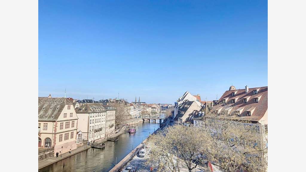 Vente locaux 348m² à Strasbourg Place du Corbeau