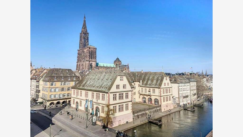 Vente locaux 348m² à Strasbourg Place du Corbeau