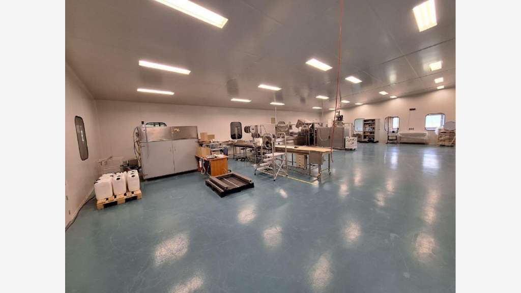 Bâtiment isolé 3150m² à vendre à Tauxigny-St-Baud