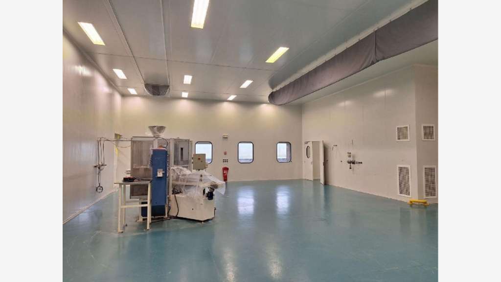 Bâtiment isolé 3150m² à vendre à Tauxigny-St-Baud