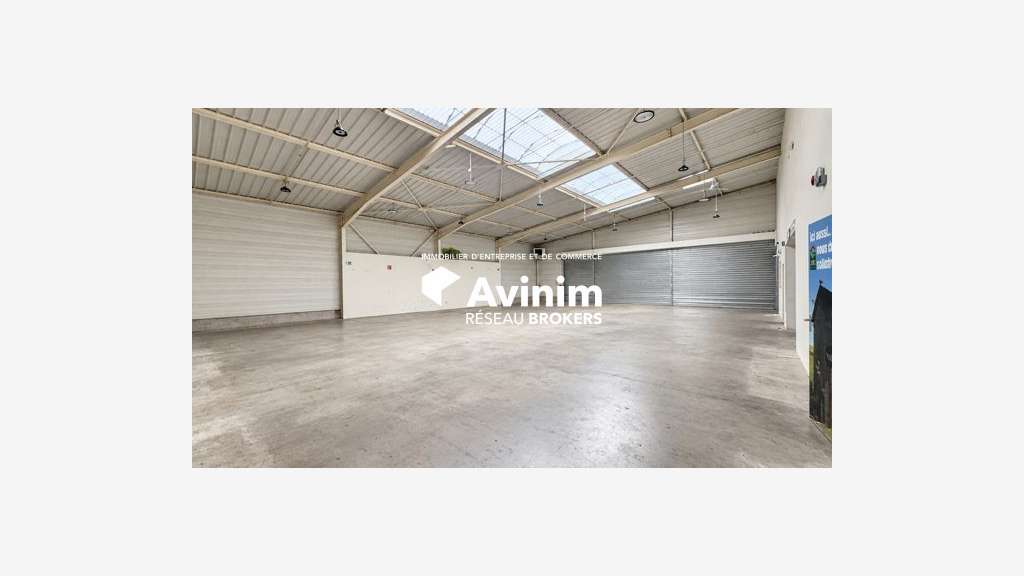 À VENDRE – BÂTIMENT COMMERCIAL INDÉPENDANT – 1 090