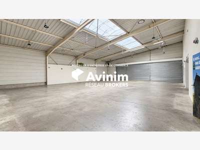À VENDRE – BÂTIMENT COMMERCIAL INDÉPENDANT – 1 090
