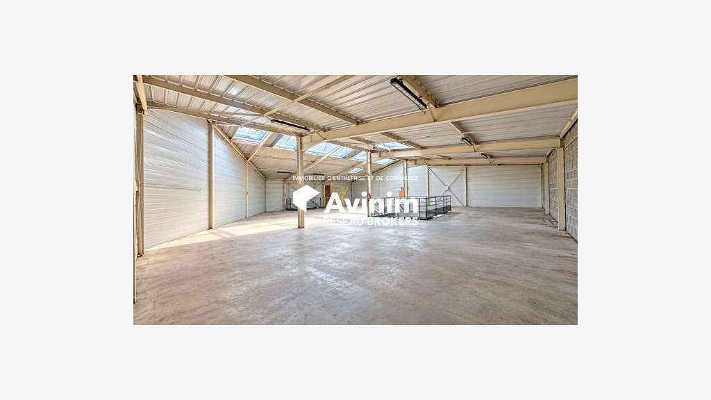 À VENDRE – BÂTIMENT COMMERCIAL INDÉPENDANT – 1 090