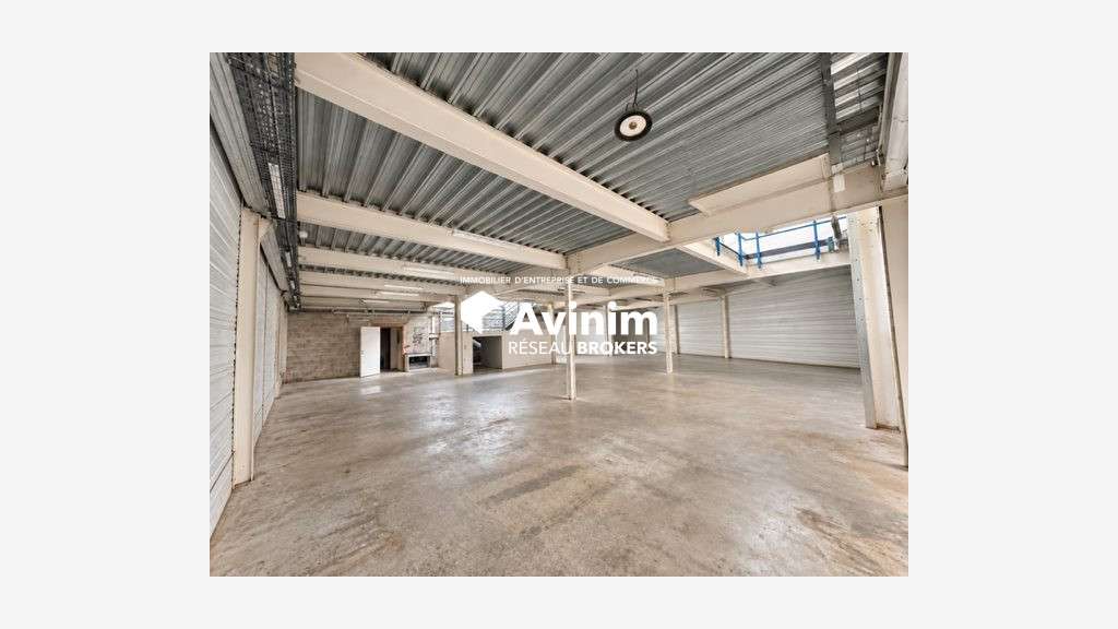À VENDRE – BÂTIMENT COMMERCIAL INDÉPENDANT – 1 090