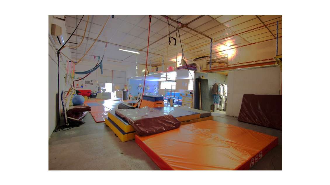A vendre : Local/Entrepôt de 220 m2 plus une