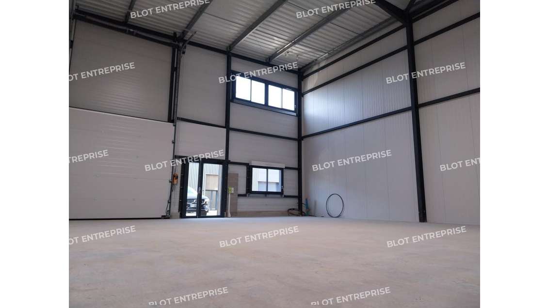 Local d'activités 123m² à Theix ZA du Landy