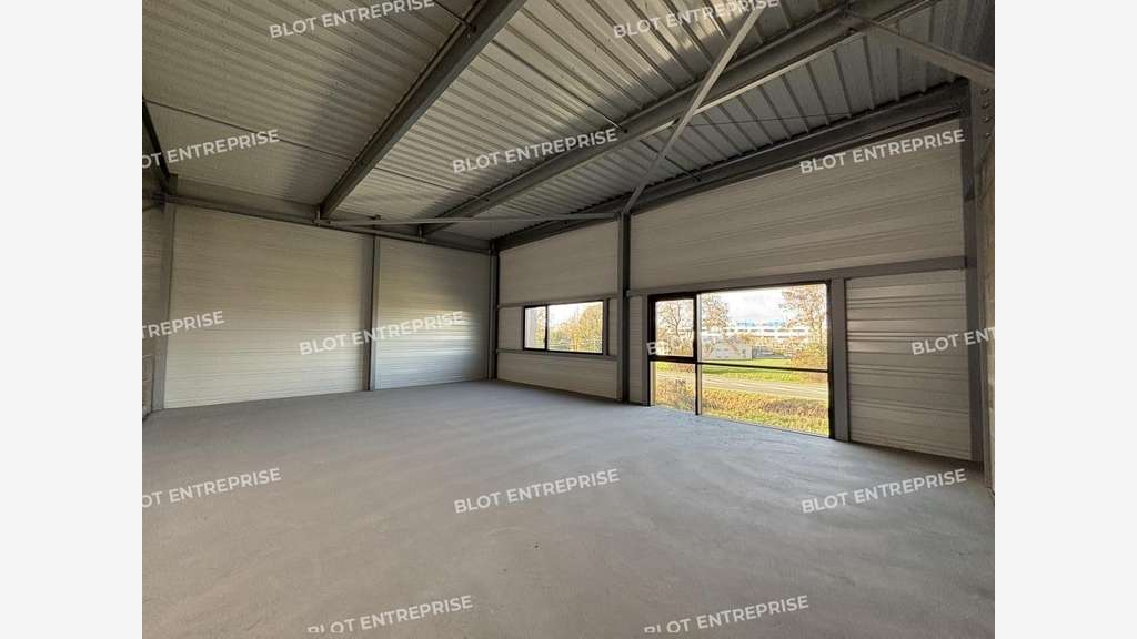A vendre locaux activités 327m² Thouaré-sur-Loire