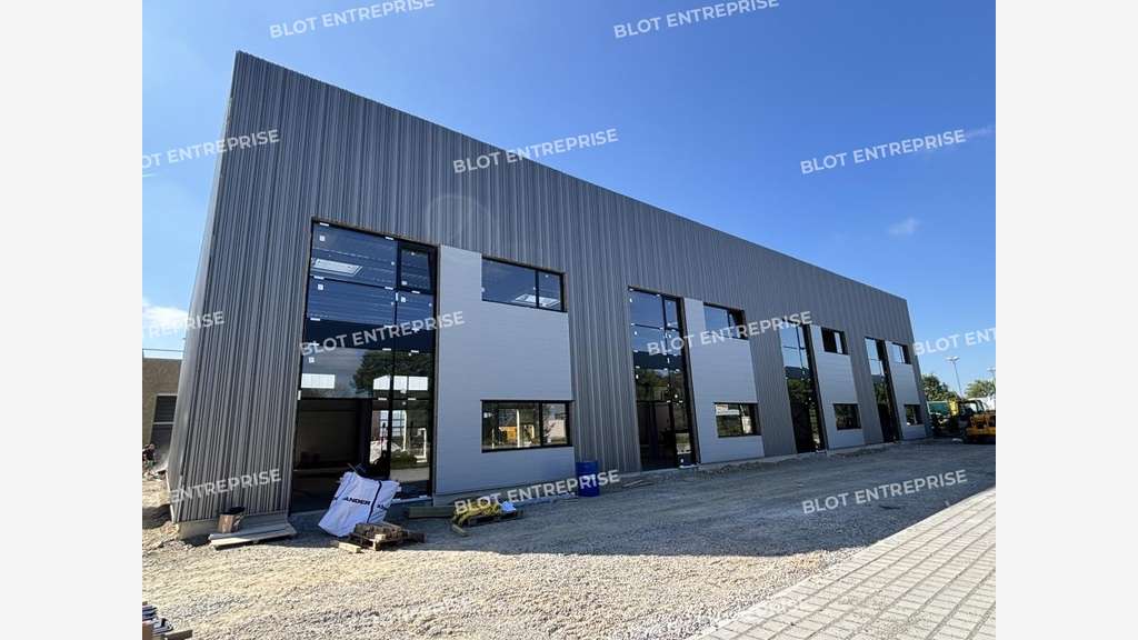 A vendre locaux activités 327m² Thouaré-sur-Loire