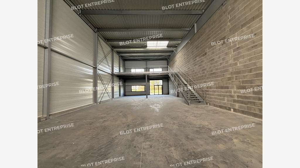 A vendre locaux activités 327m² Thouaré-sur-Loire
