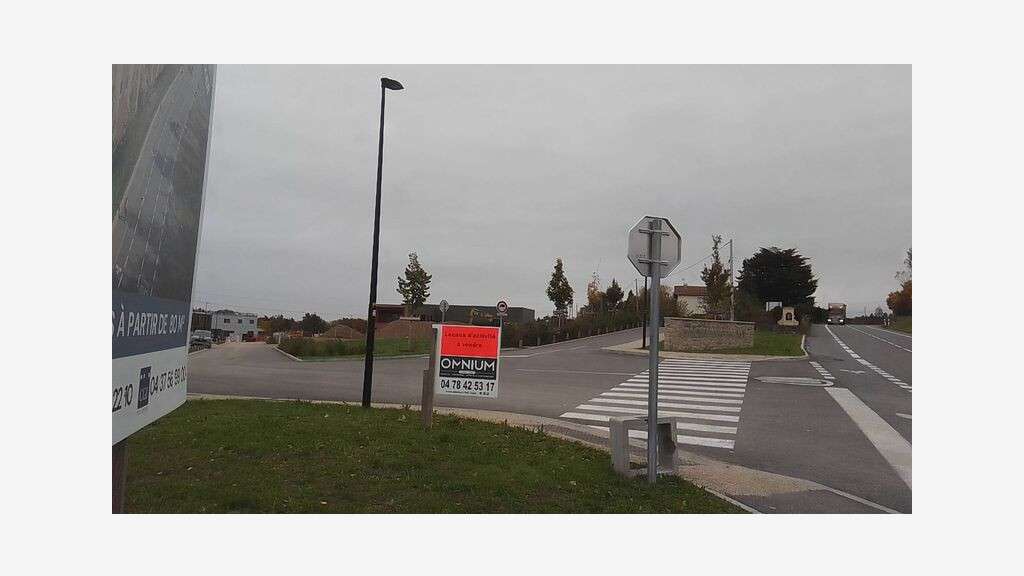 Exclusif bâtiment activité VEFA 1733m² à Thurins  