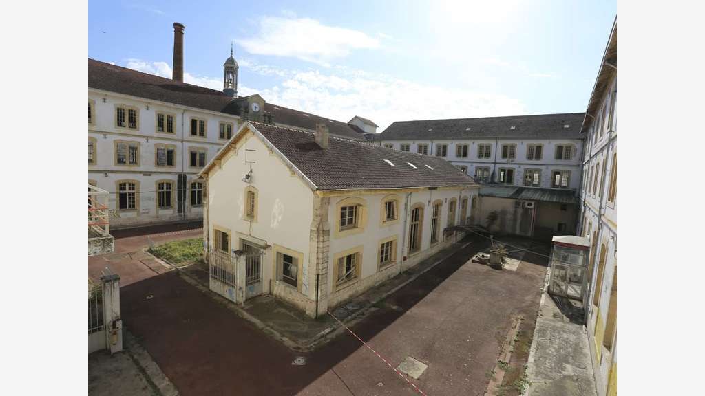 AV locaux d'activités de 500 à 3 200m² à Tonneins