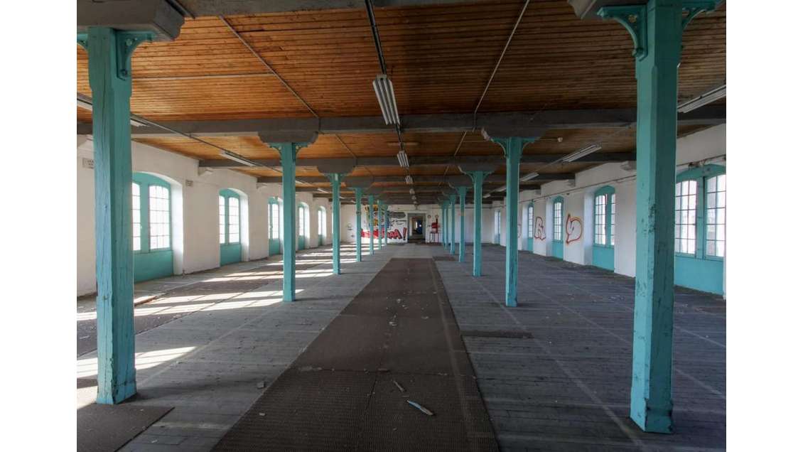 AV locaux d'activités de 500 à 3 200m² à Tonneins