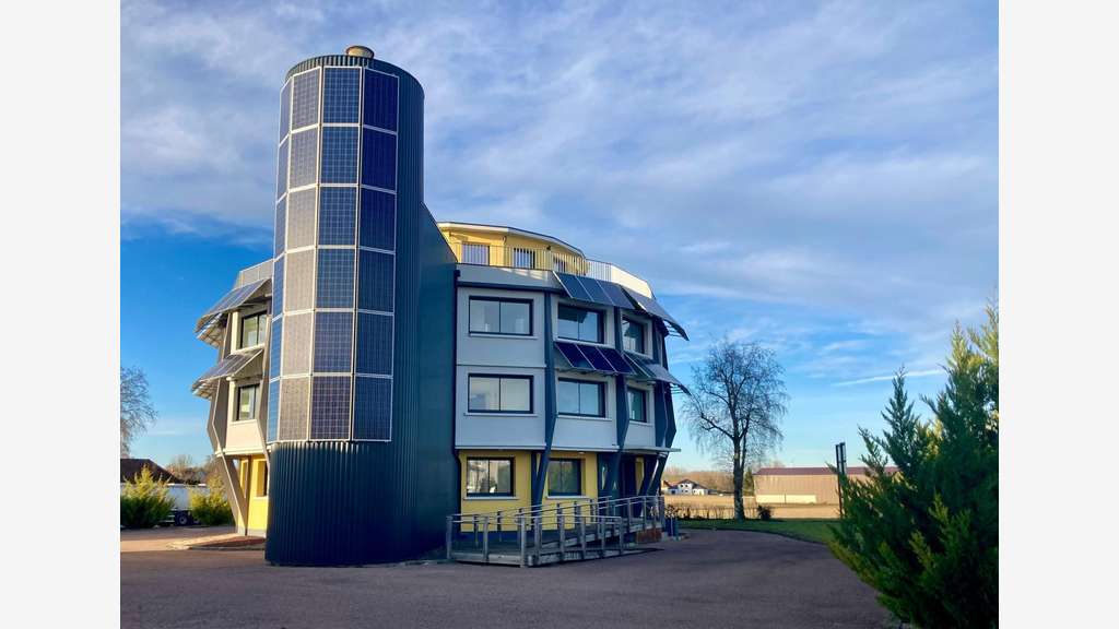 Bâtiment commercial rénové 1000m² à Torcy-le-Grand