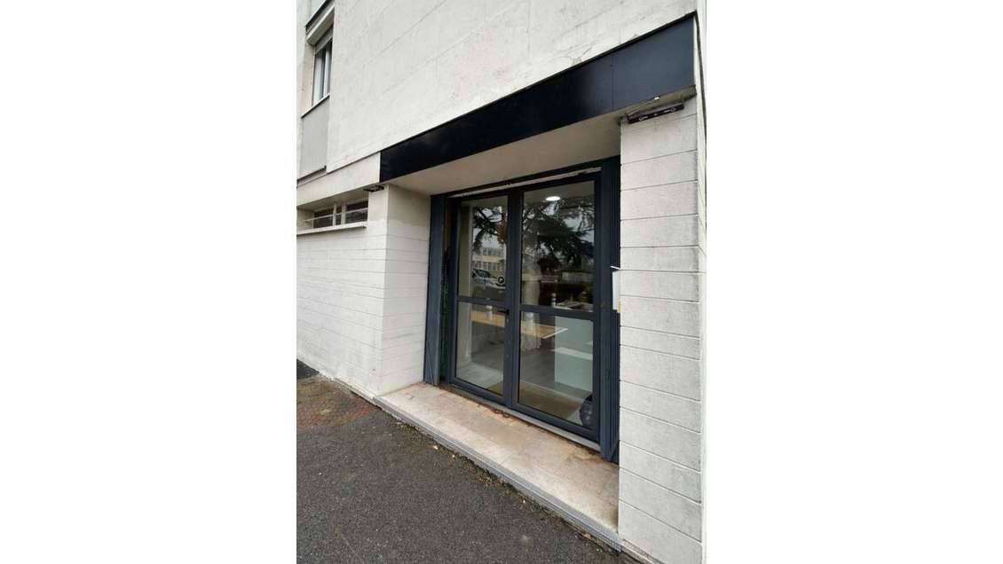 Local lumineux 80m² à vendre ou à louer sur Tours