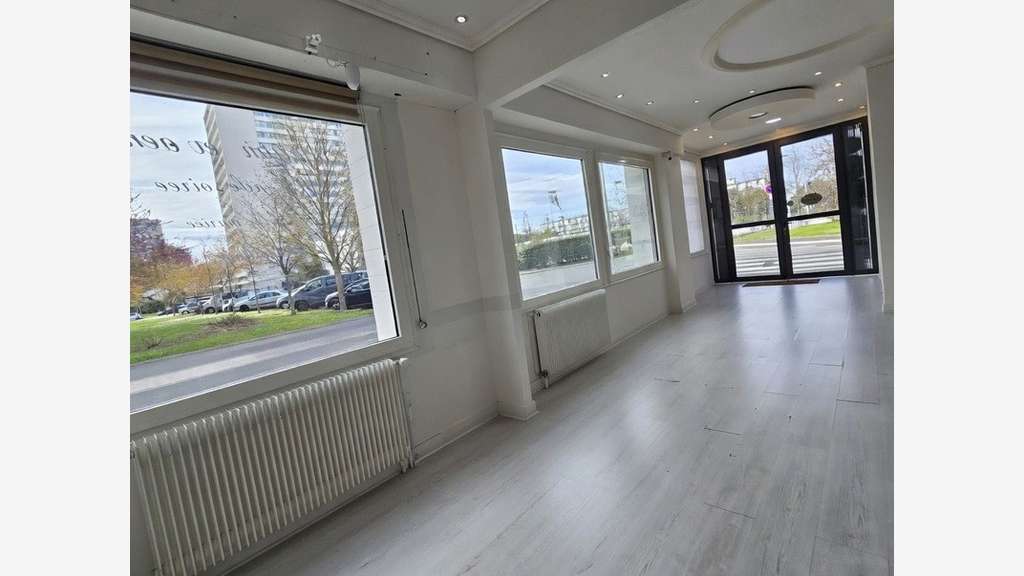 Local lumineux 80m² à vendre ou à louer sur Tours
