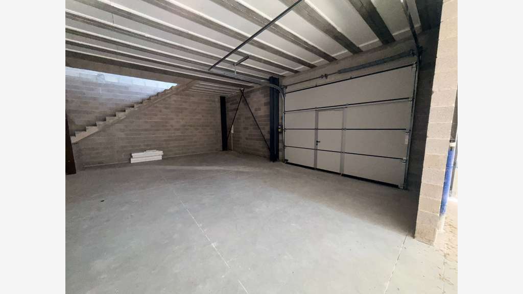 LOCAL D'ACTIVITÉ 240 M²