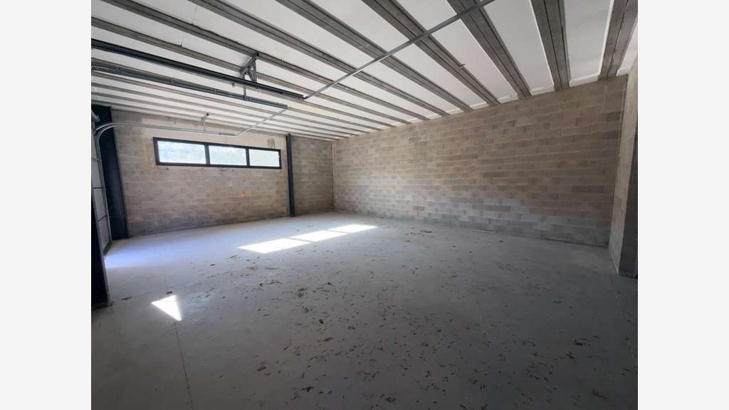 LOCAL D'ACTIVITÉ 240 M²