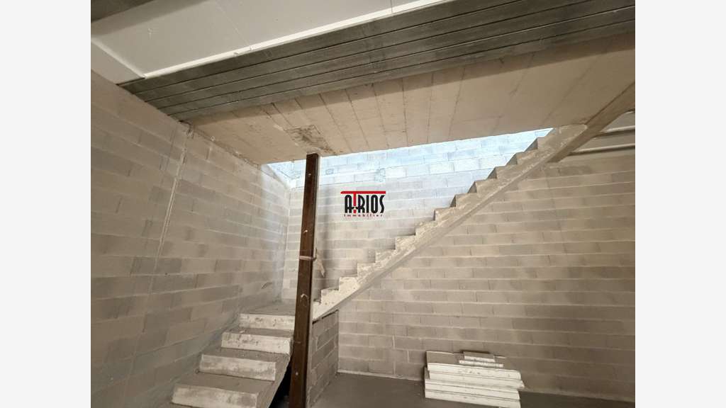 Vente local d'activité de 240m² en ZA à Tourves