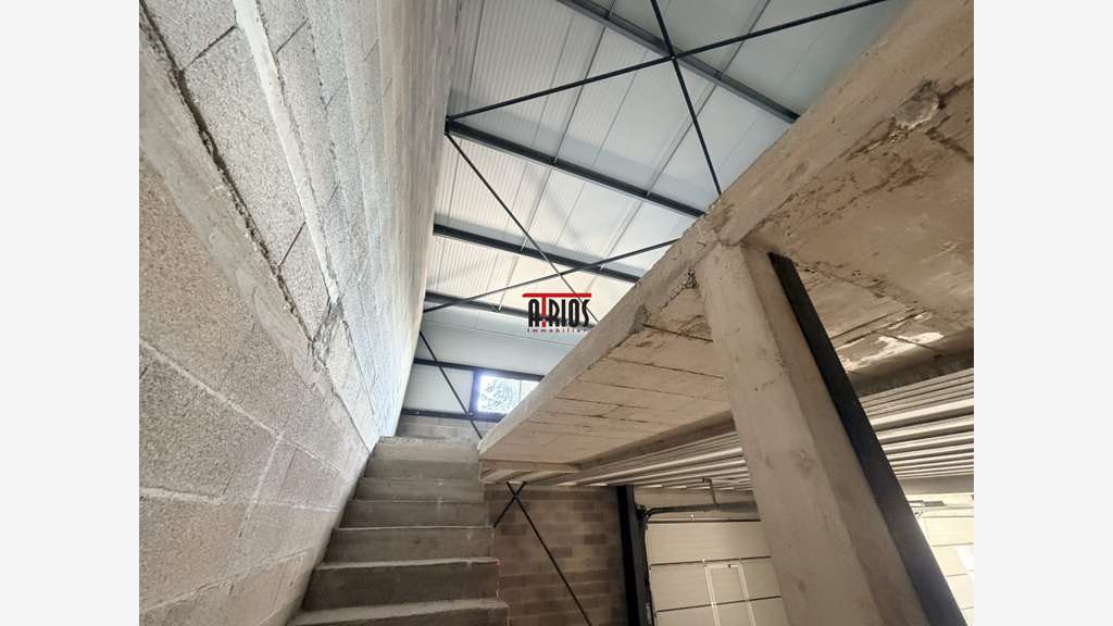 Vente local d'activité de 240m² en ZA à Tourves