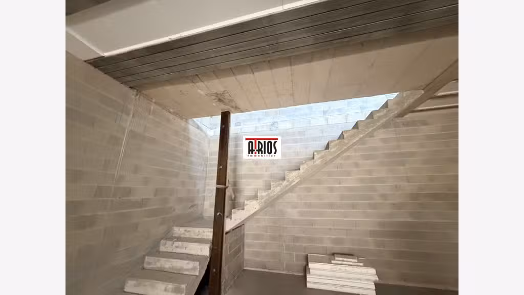 Vente local d'activité de 240m² en ZA à Tourves