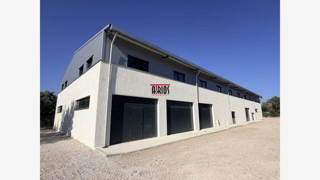 Vente local d'activité de 240m² en ZA à Tourves