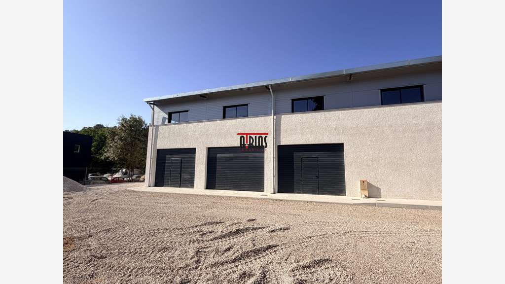 Vente local d'activité de 240m² en ZA à Tourves