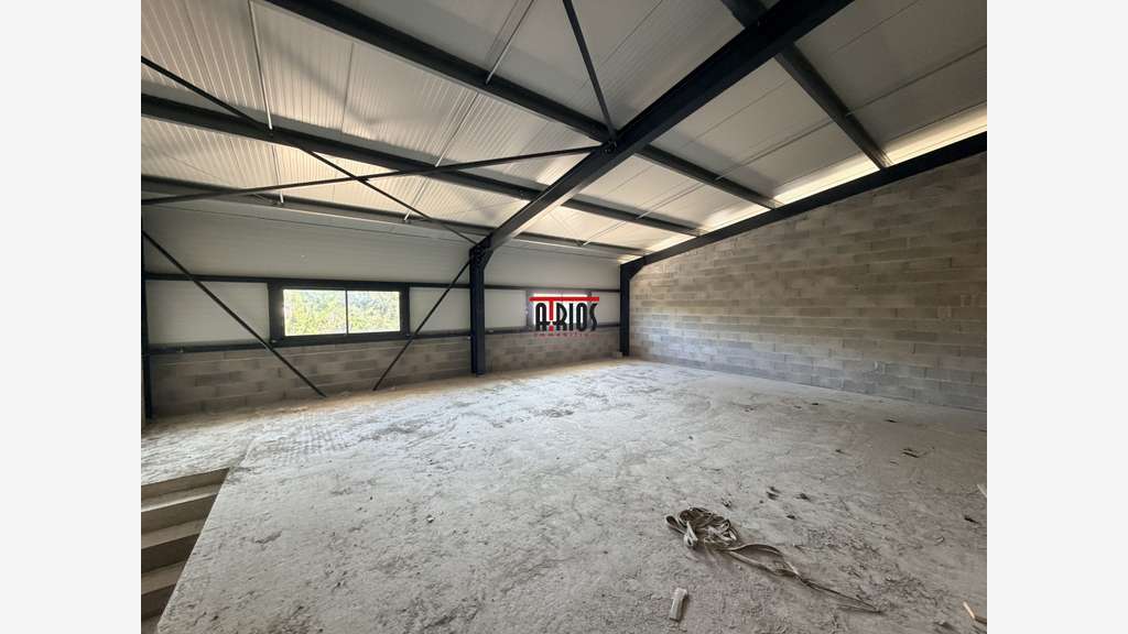 Vente local d'activité de 240m² en ZA à Tourves