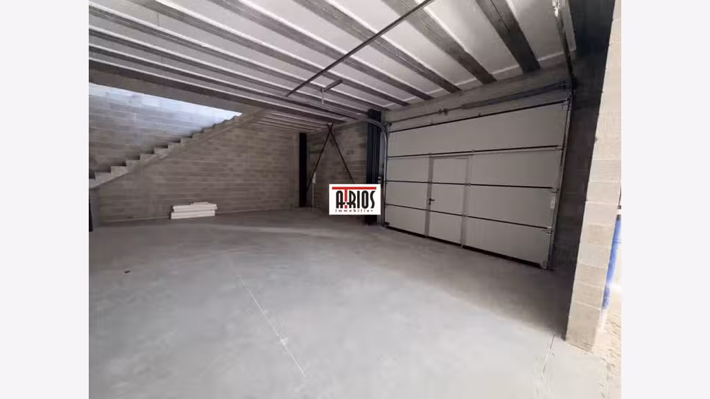 Vente local d'activité de 240m² en ZA à Tourves