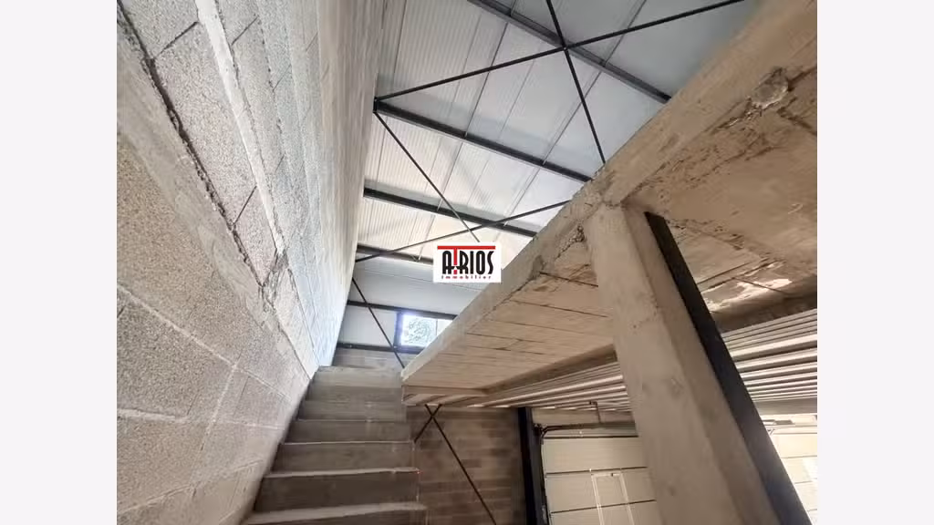 Vente local d'activité de 240m² en ZA à Tourves
