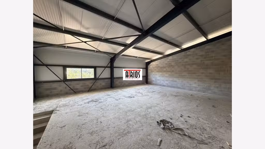 Vente local d'activité de 240m² en ZA à Tourves