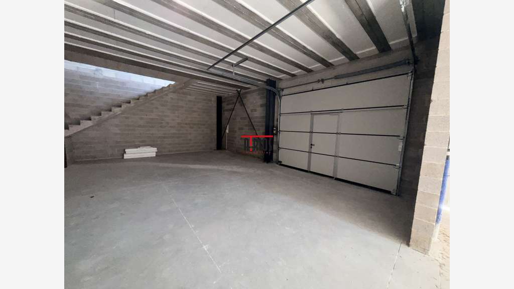 Vente local d'activité de 240m² en ZA à Tourves