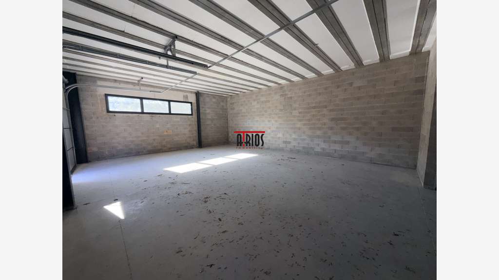 Vente local d'activité de 240m² en ZA à Tourves