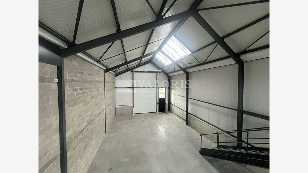 AV local d'activité 236m² à Toussieu proche A46