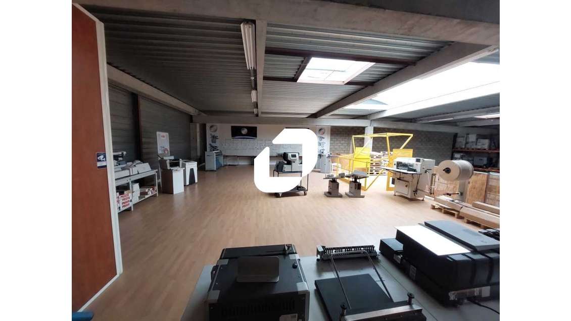 Vente Local d'activité 752m² Trappes