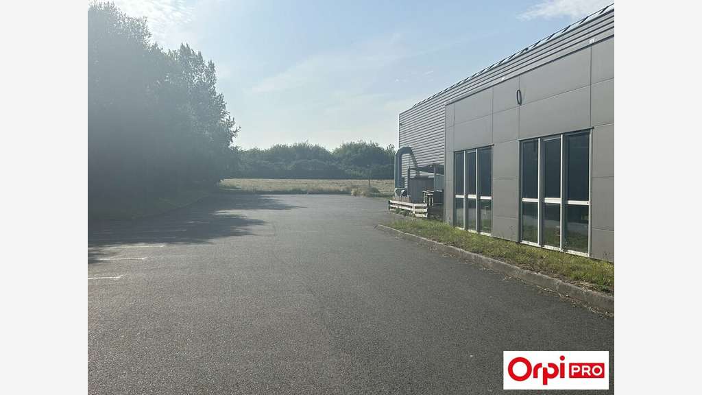 Locaux 5727m² sur 1ha à vendre à Trégueux