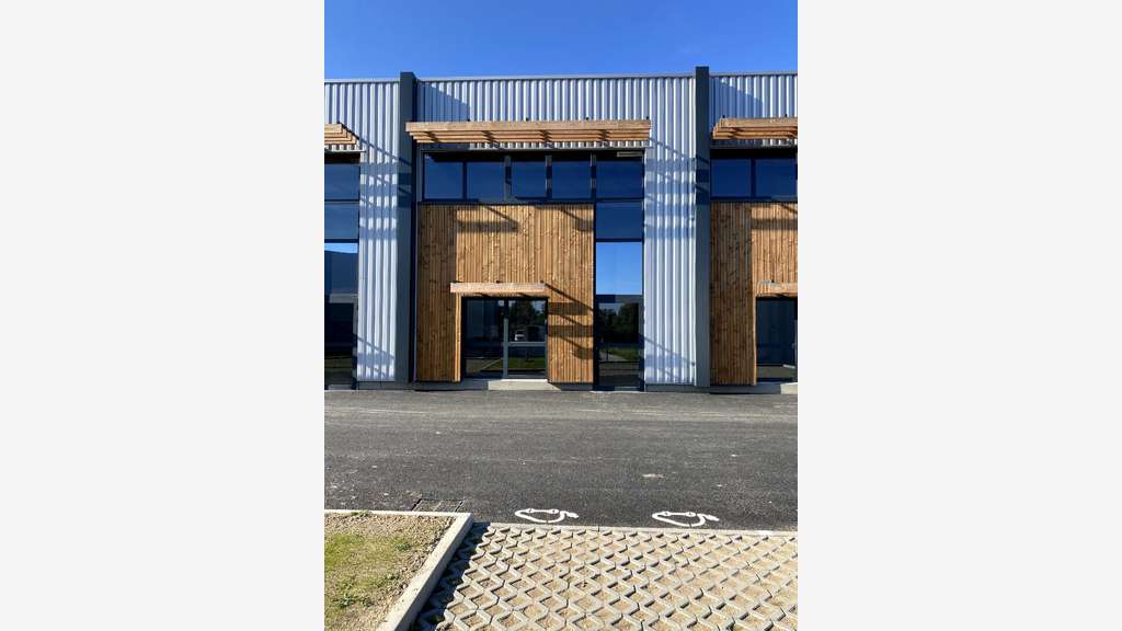 OPPORTUNITÉ RARE AV locaux neufs au Nord de Nantes