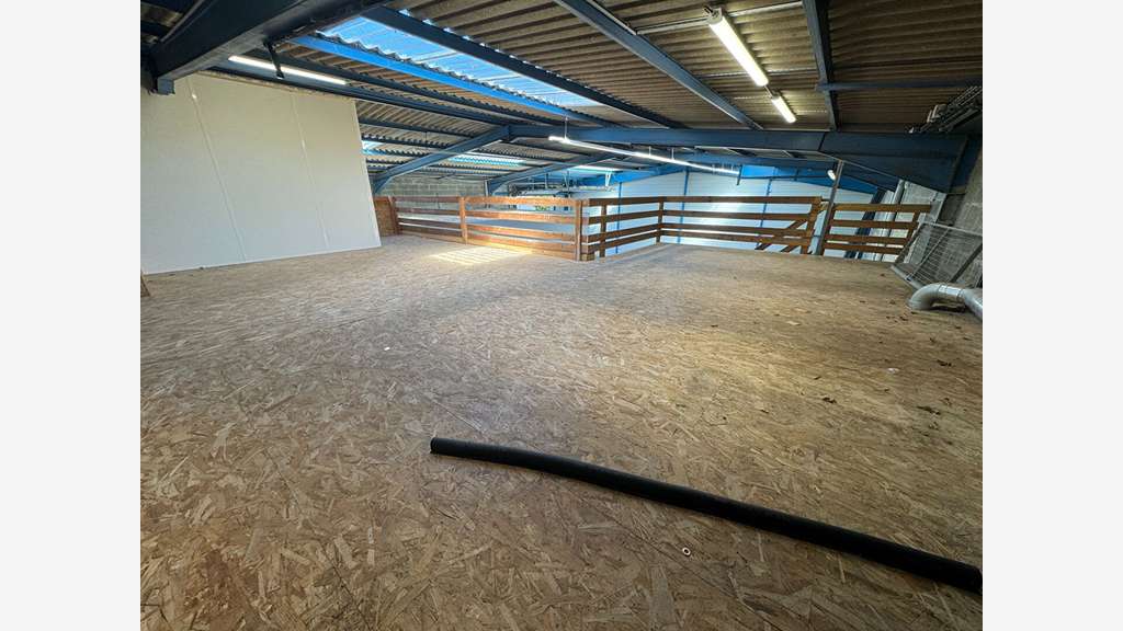 Cède beau bâtiment d'activité 855m² à Treillières