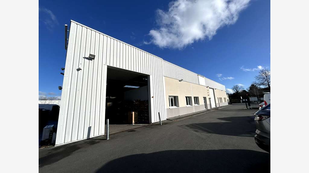 Cède beau bâtiment d'activité 855m² à Treillières