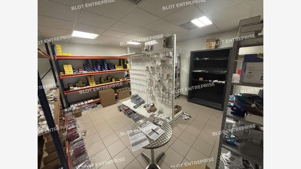A vendre local d'activités 280m² à Treillières