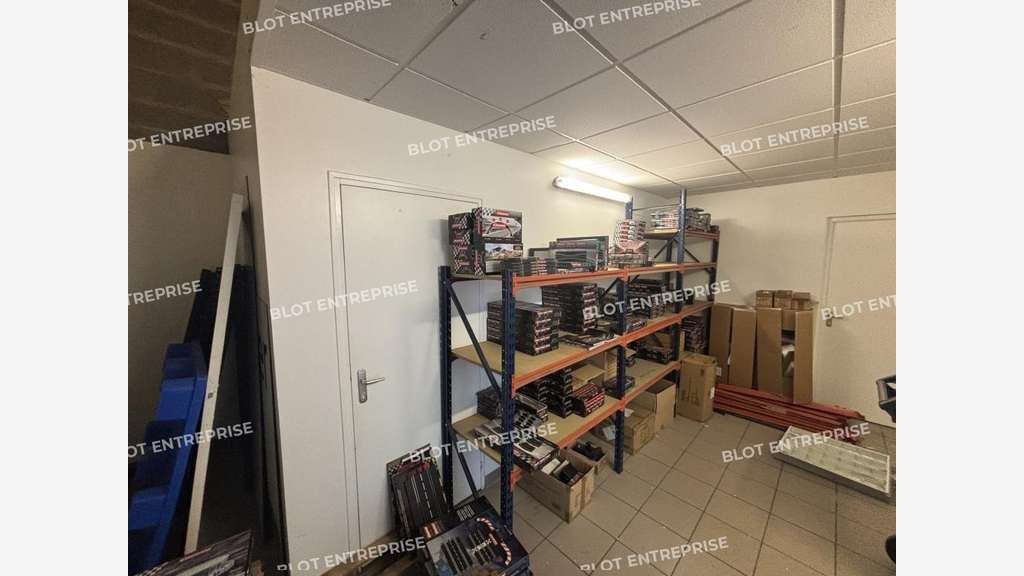 A vendre local d'activités 280m² à Treillières