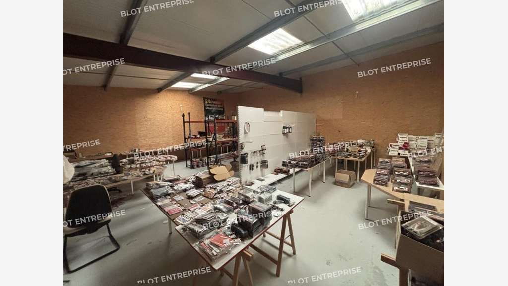 A vendre local d'activités 280m² à Treillières