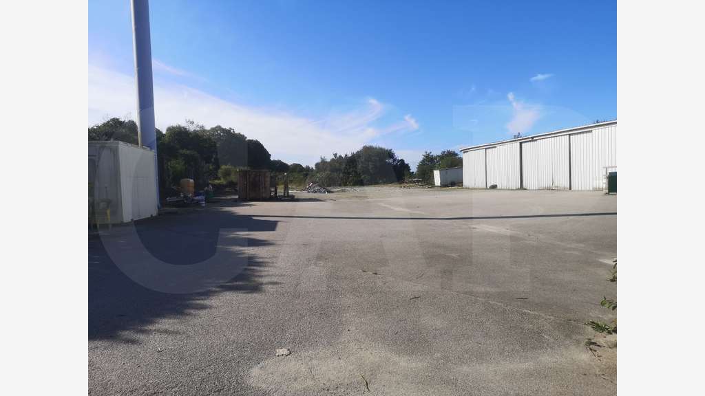 A vendre bâtiment 2050m² secteur Loudéac