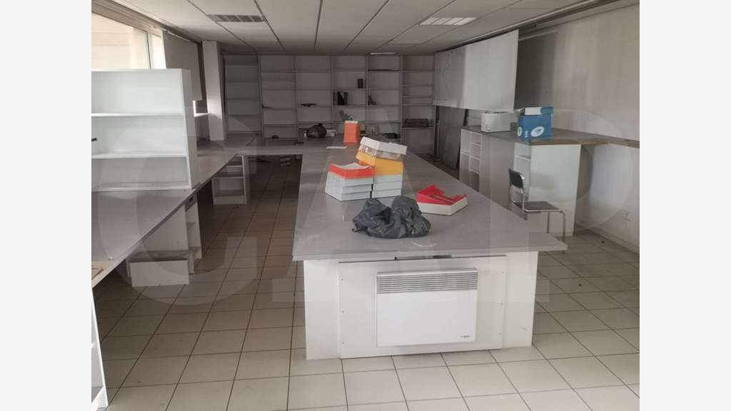 A vendre bâtiment 2050m² secteur Loudéac