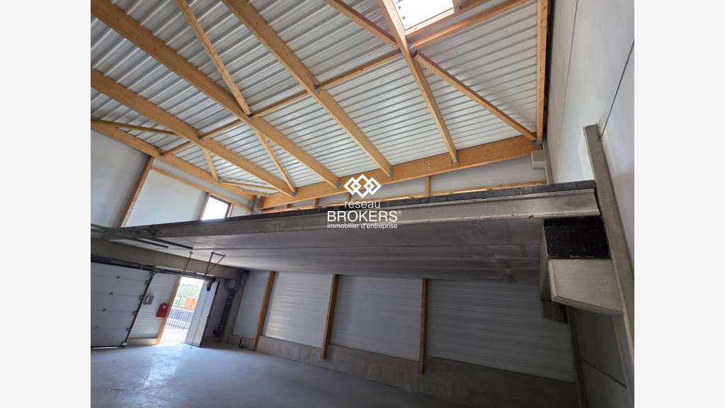 Local d'activité 192,27m² à vendre à Vailhauquès