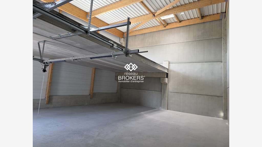 Local d'activité 192,27m² à vendre à Vailhauquès