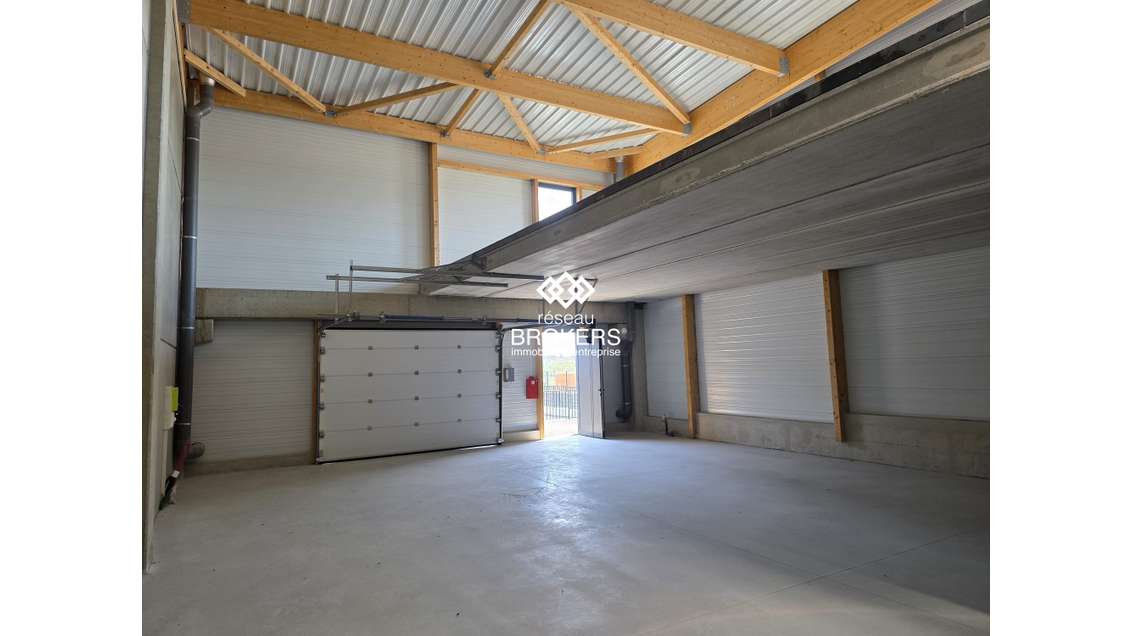 Local d'activité 192,27m² à vendre à Vailhauquès 