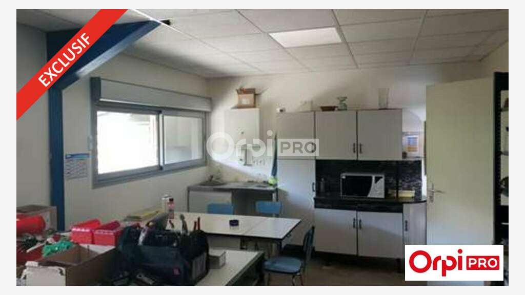 AV bâtiment de 843m² en partie loué à Alixan