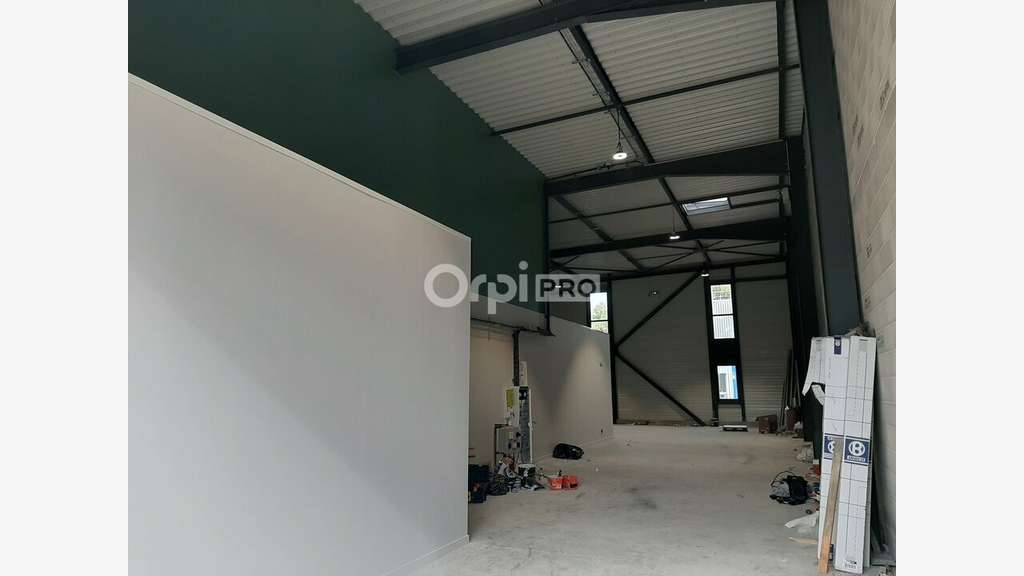 Local d'activité 300m² à vendre à Valence