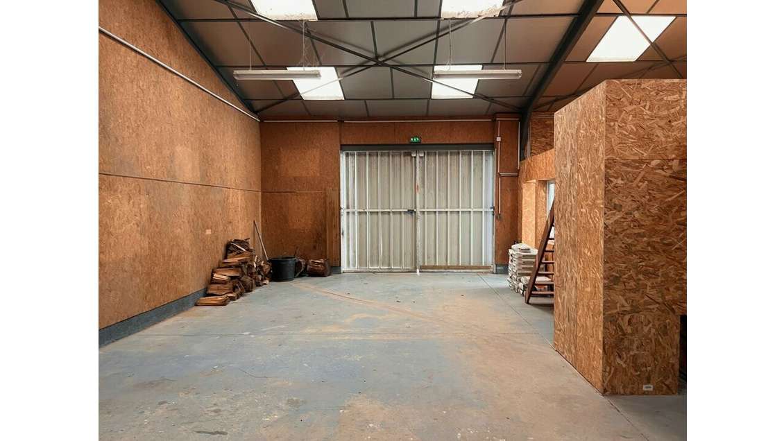 AV local d'activité 110m² à Baden ZA